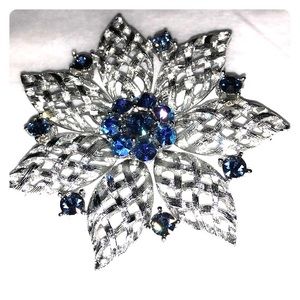 Vintage Lisner Brooch